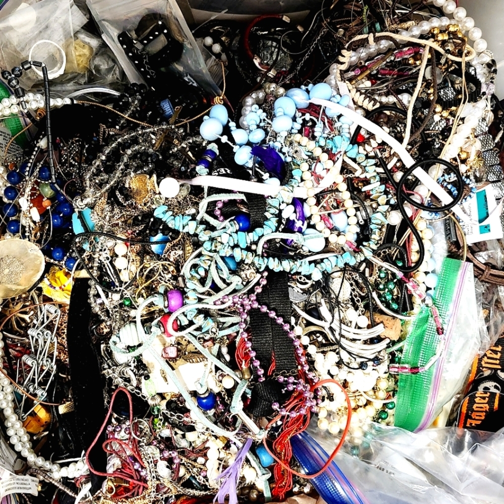 1LB Crafting Jewelry Beads And Accessories Mysyery Box